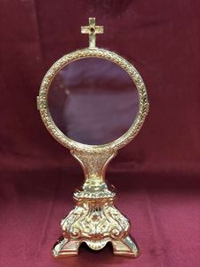 340 Chapel Monstrance   Brass with Gold Plating.  Rubies adorn the cross.  15 1/3" ht., Holds 5 3/4" Host